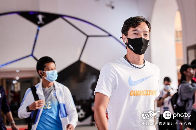 谈及此次对金喜妹的人物塑造，闫妮坦言角色与本人反差很大，表演很有难度，是一次寻找的过程